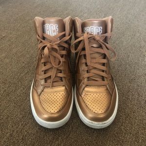 NIKE WOMENS SON OF FORCE MID CASUAL SNEAKERS